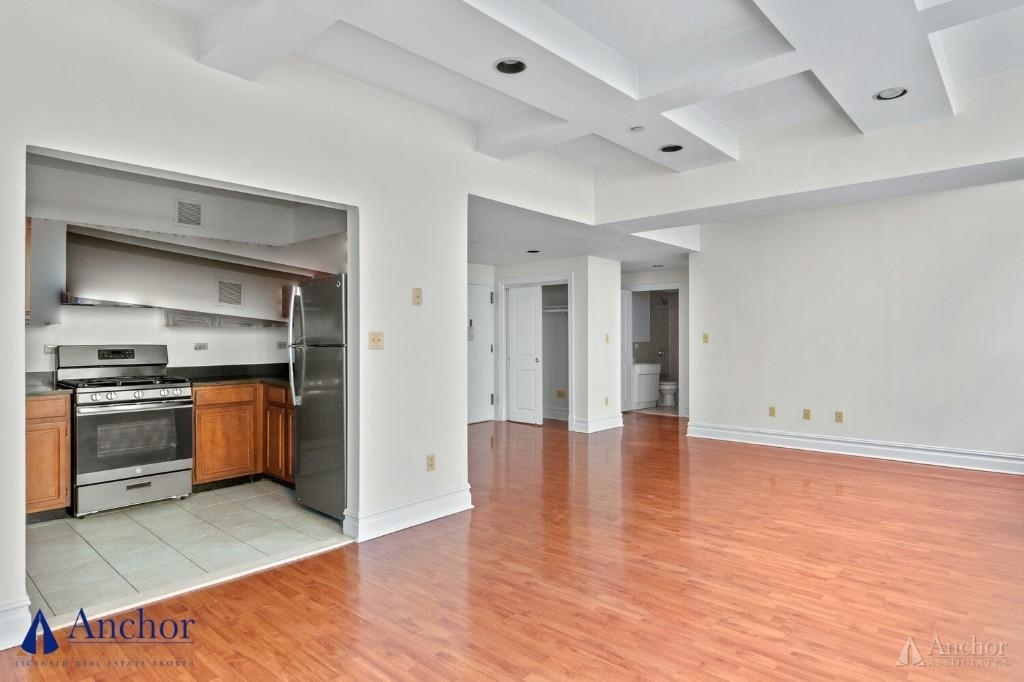 45-02 Ditmars Blvd - Photo 2