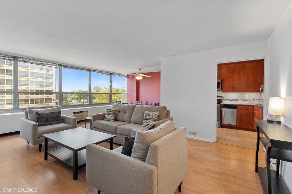 3550 North Lake Shore Drive - Photo 2