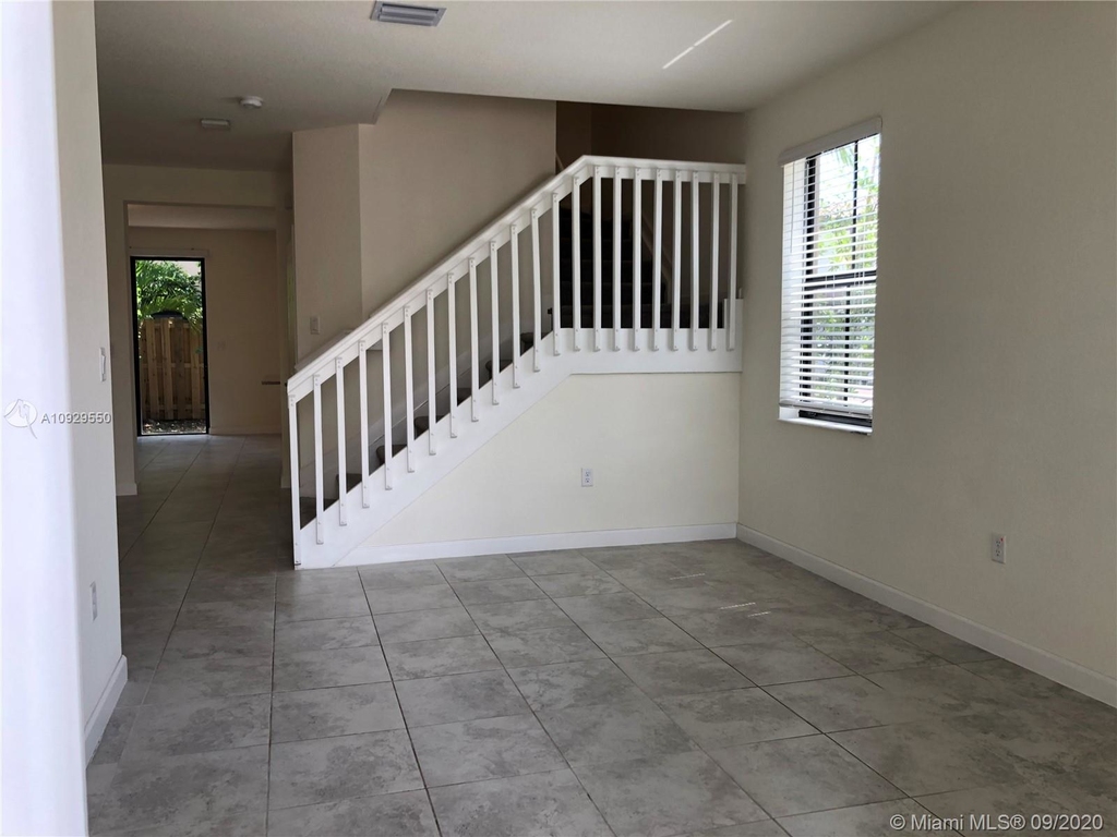 5016 Lily Way - Photo 2