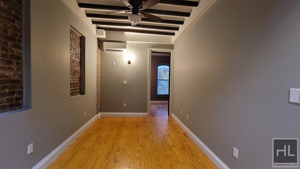 129 Putnam Avenue - Photo 2