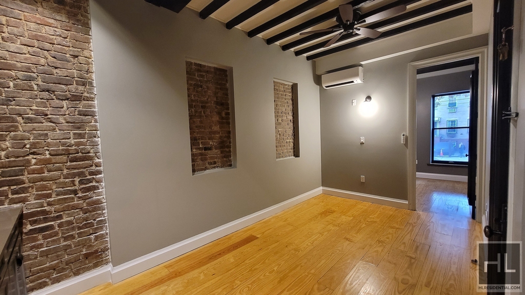 129 Putnam Avenue - Photo 2