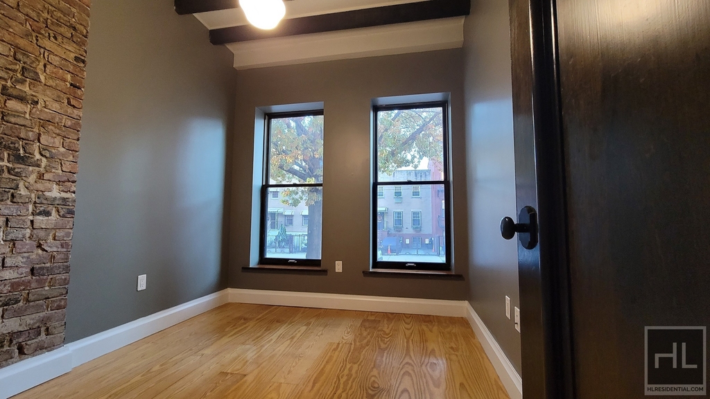 129 Putnam Avenue - Photo 3