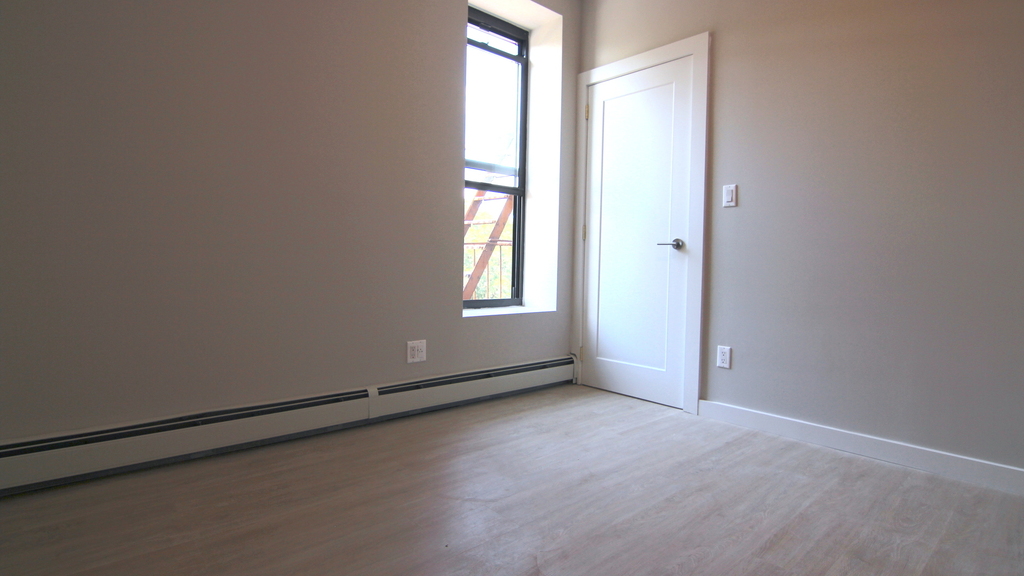 654 Putnam Avenue - Photo 2