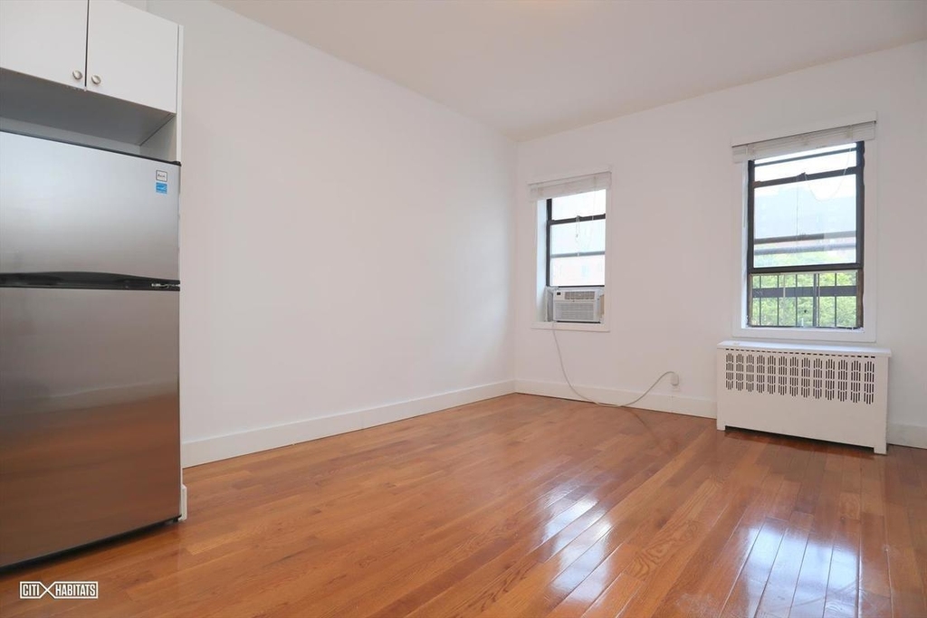 424 East 14th Street - Photo 3