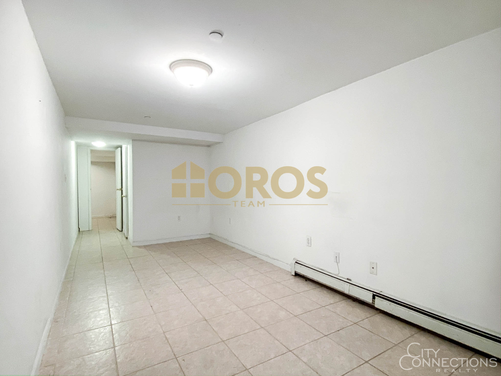 539 East 6th Street - Photo 10