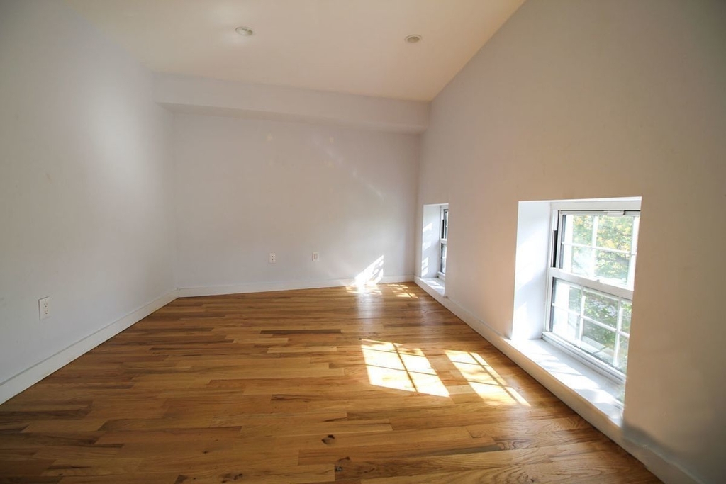 216 Driggs Ave #3L Brooklyn - Photo 3