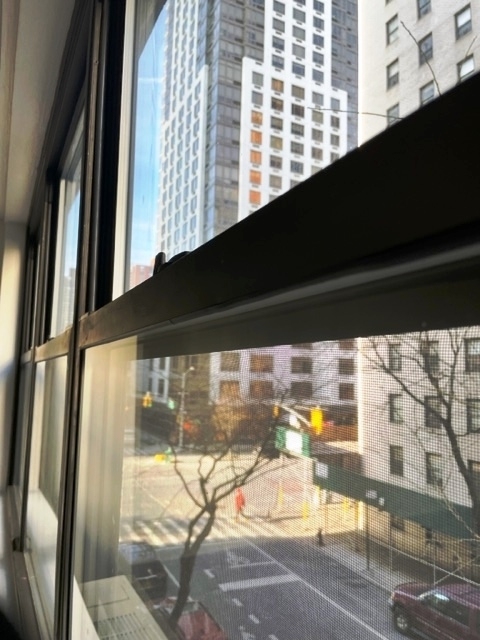 East 89th Street - Photo 6