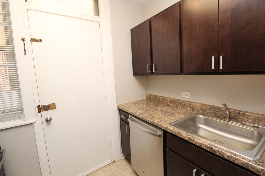 2306 North Clark Street - Photo 7