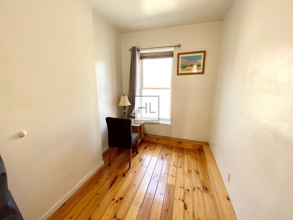 345 Tompkins Avenue - Photo 2