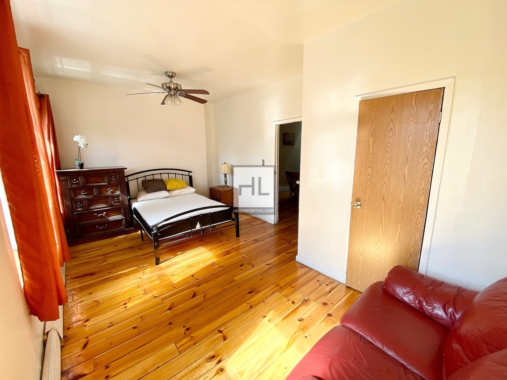 345 Tompkins Avenue - Photo 10