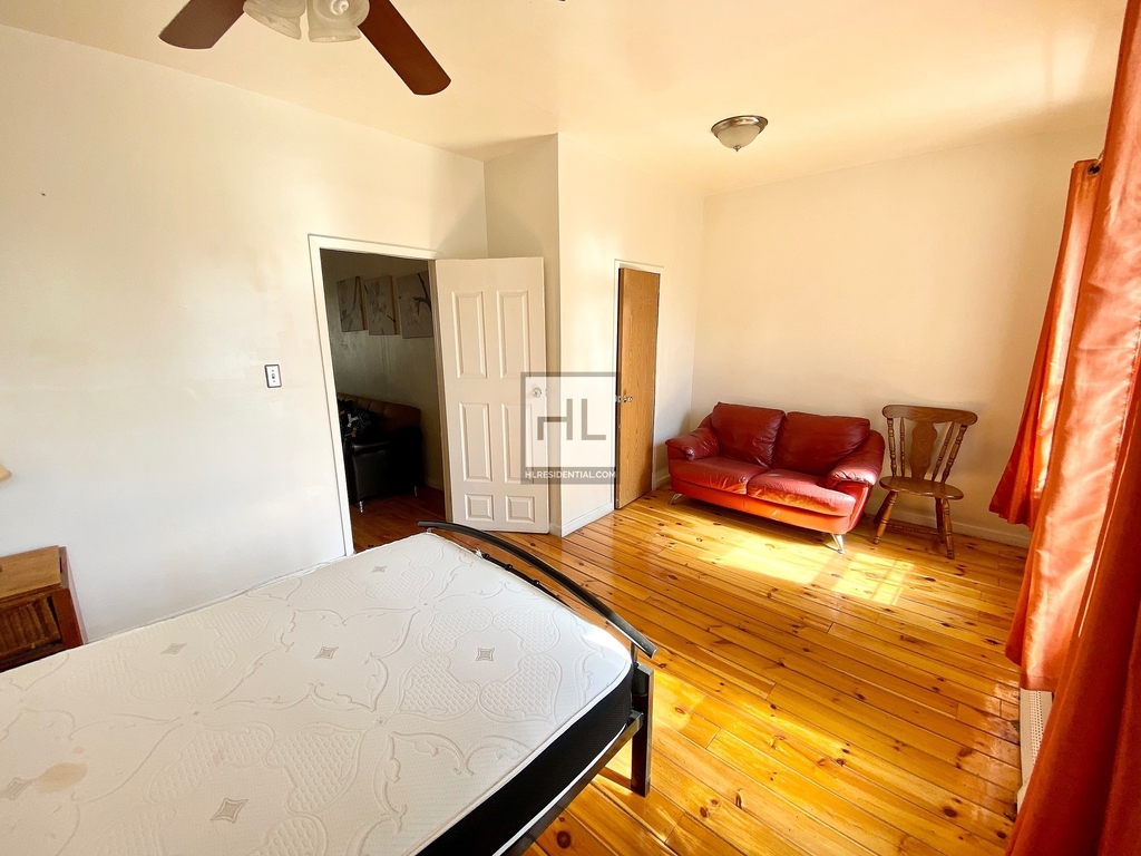 345 Tompkins Avenue - Photo 9