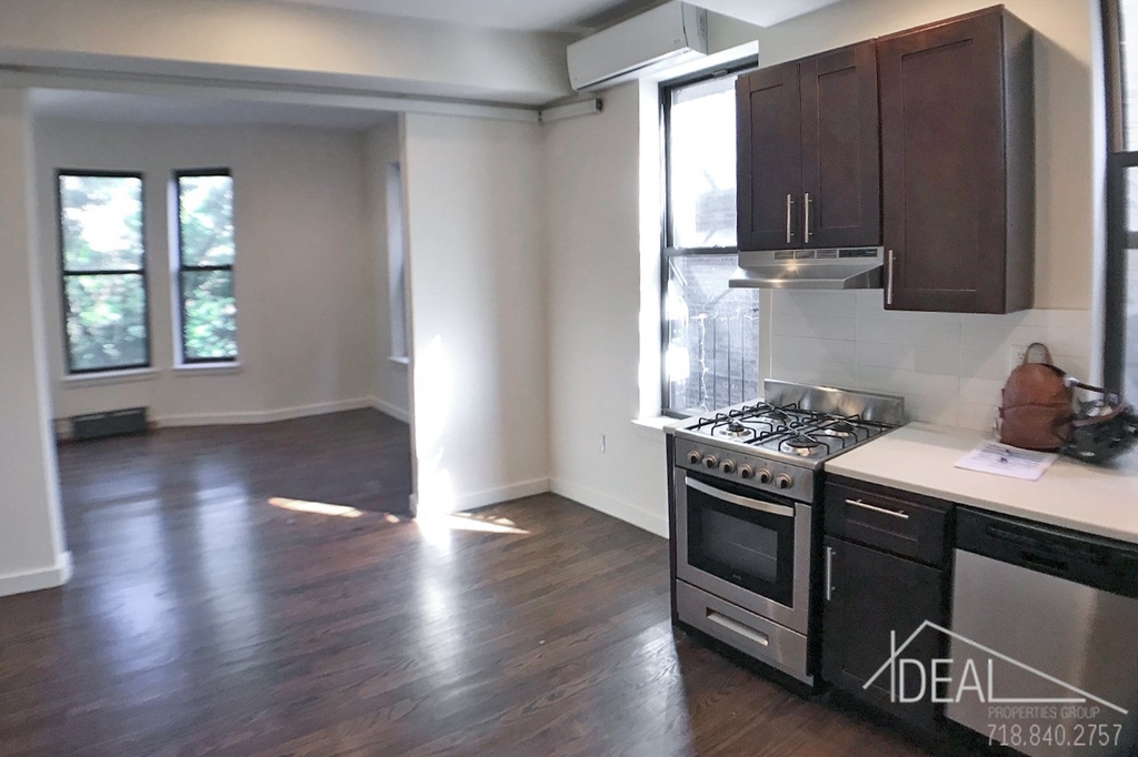 154 Adelphi Street - Photo 0