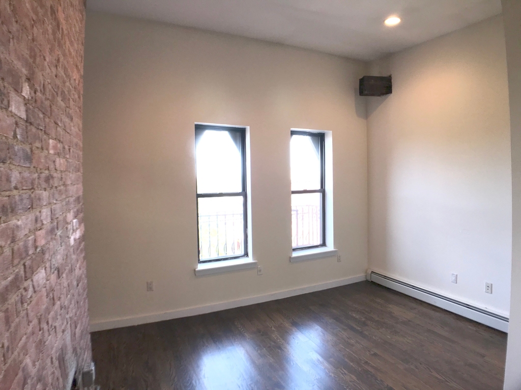 154 Adelphi Street - Photo 2