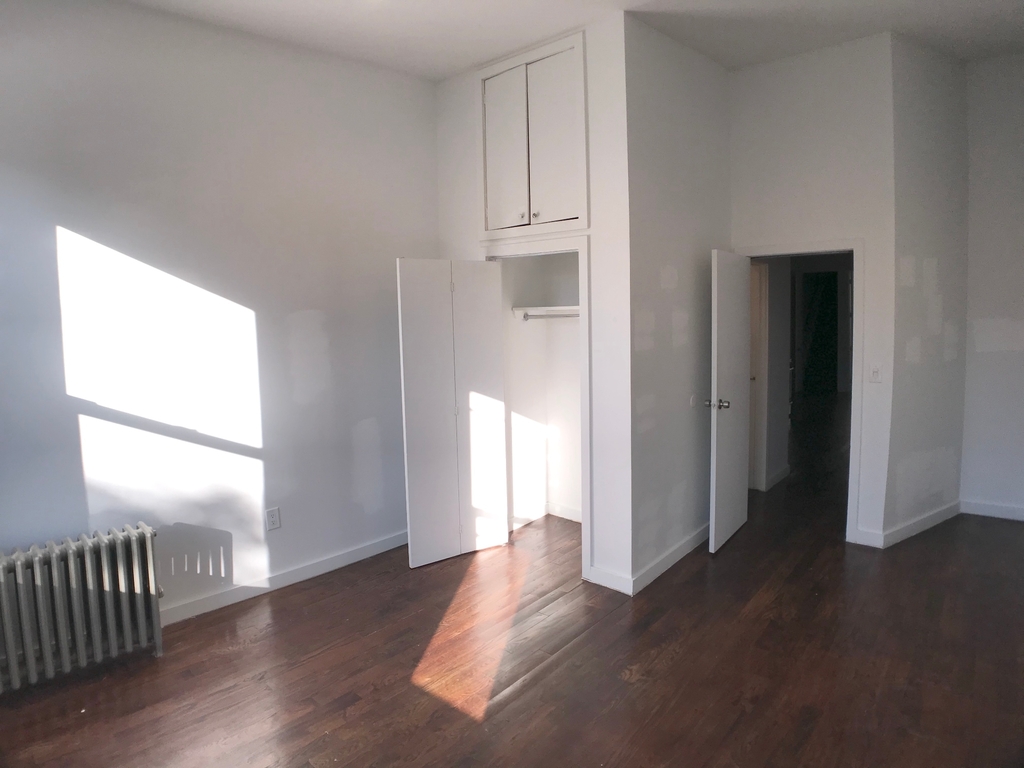 886 Franklin Avenue - Photo 1