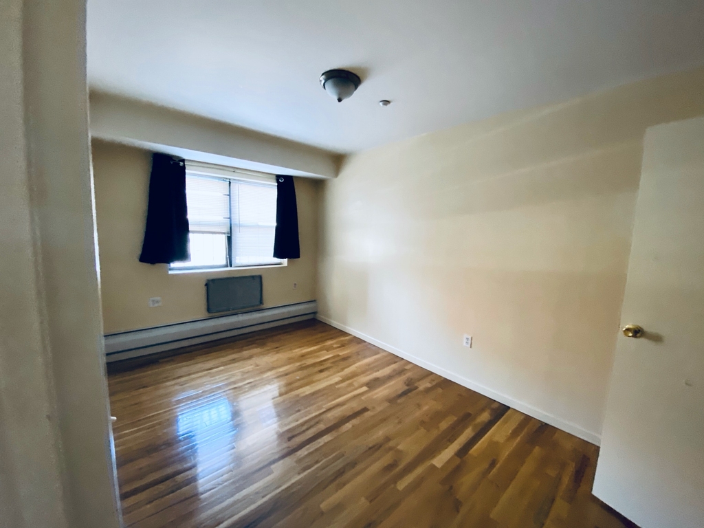 28-14 31st Street - Photo 4