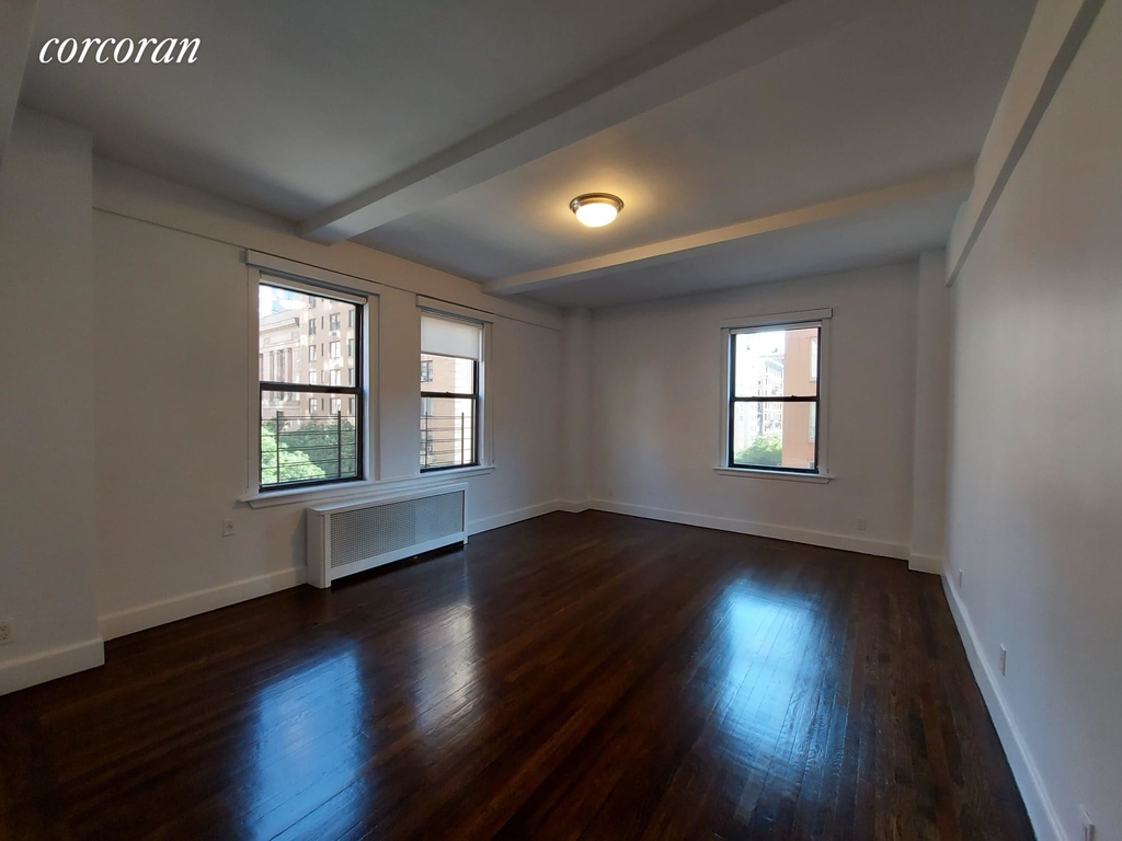 East 86th Street - Photo 5