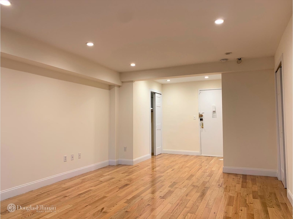 135 East 17th St - Photo 1