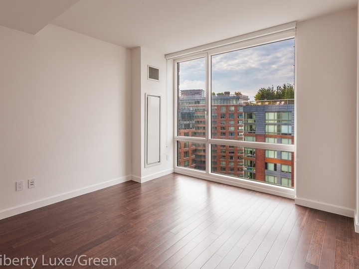 200 North End Avenue - Photo 2