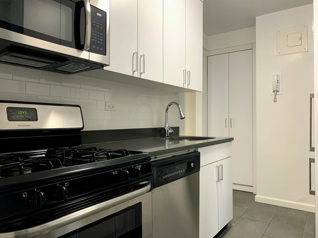 157 East 57th Street - Photo 2