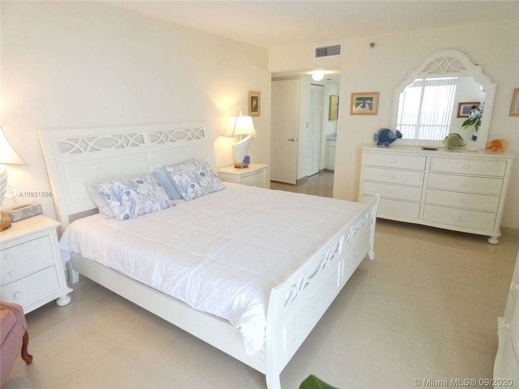 9341 Collins Ave - Photo 10