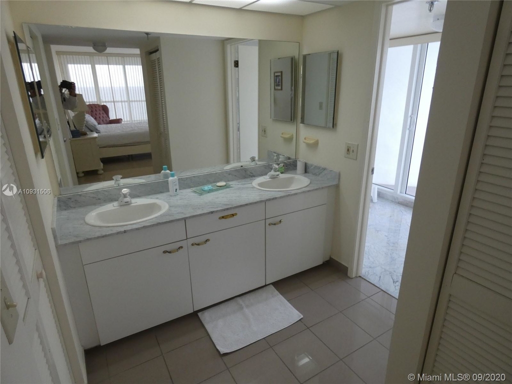 9341 Collins Ave - Photo 11