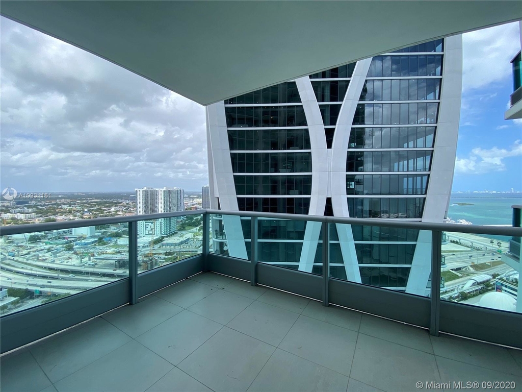 900 Biscayne Blvd - Photo 1