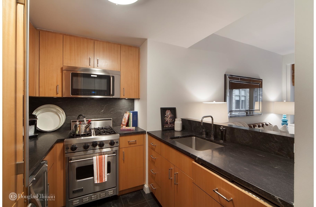 100 West 58th St - Photo 2