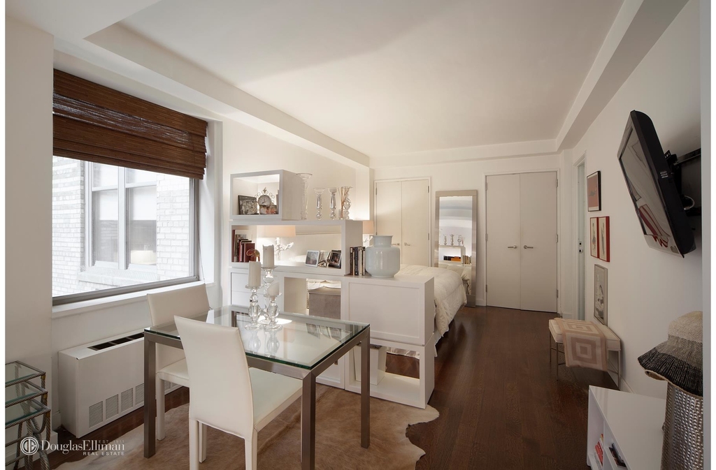 100 West 58th St - Photo 1