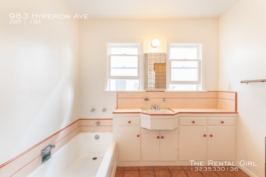 983 Hyperion Ave - Photo 15