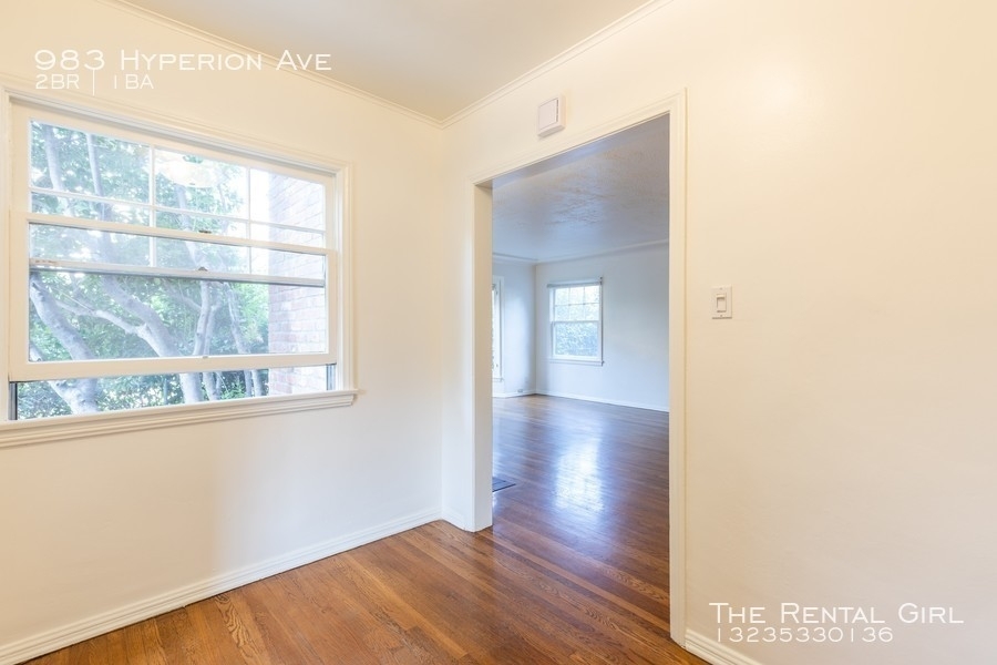 983 Hyperion Ave - Photo 3