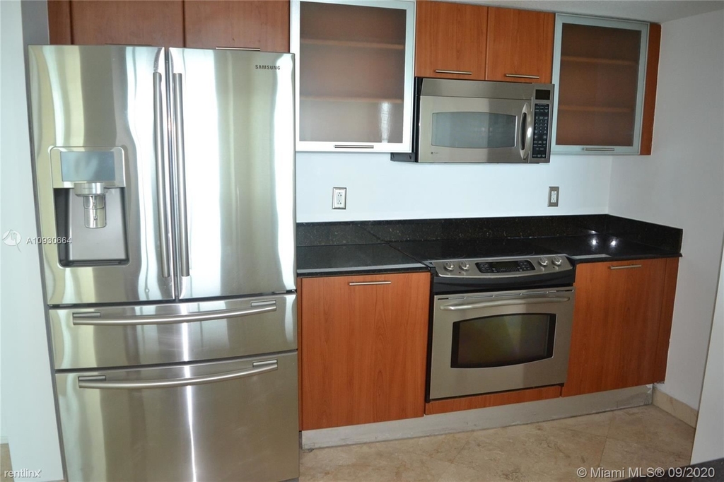 1800 N Bayshore Dr Apt 4107 - Photo 20