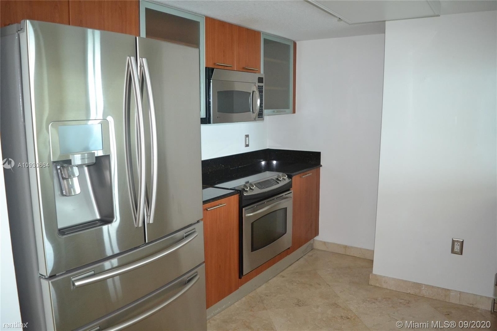 1800 N Bayshore Dr Apt 4107 - Photo 17