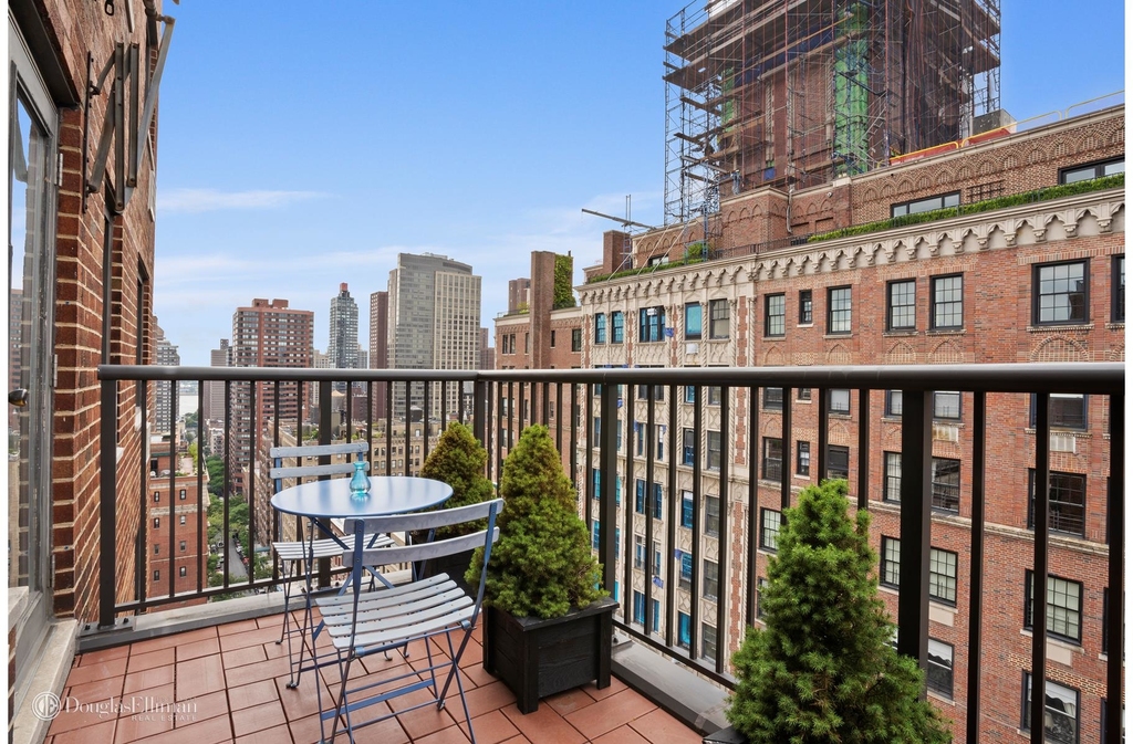 1199 Park Avenue - Photo 3