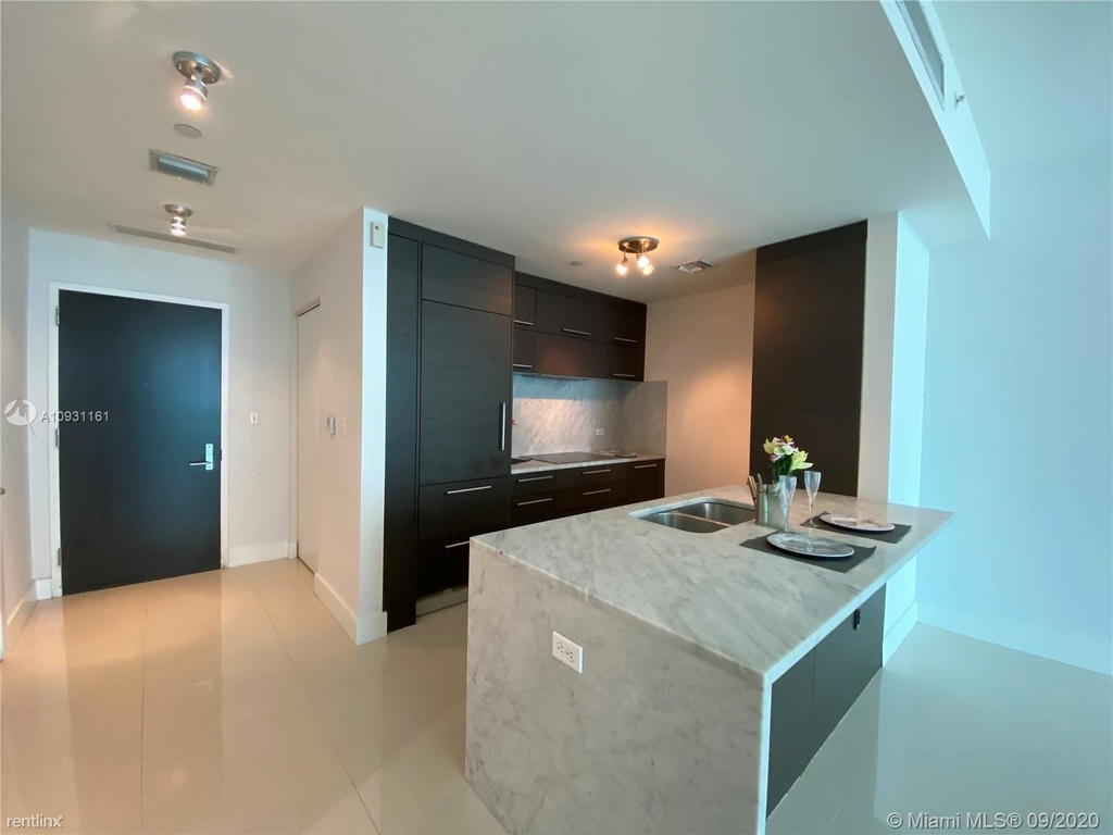 900 Biscayne Blvd Apt 3707 - Photo 2