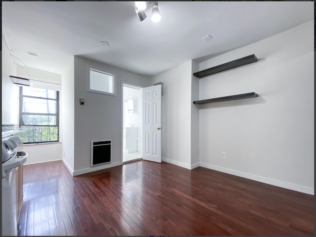 518 East 6th Street - Photo 1