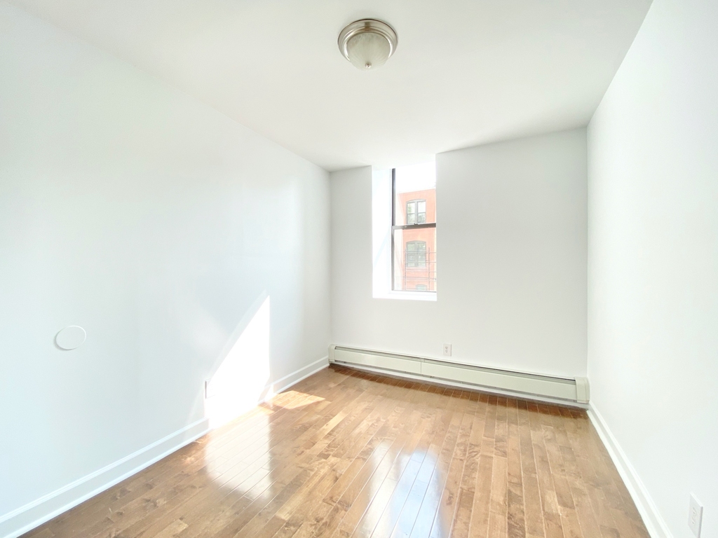 672 St Nicholas Avenue - Photo 9