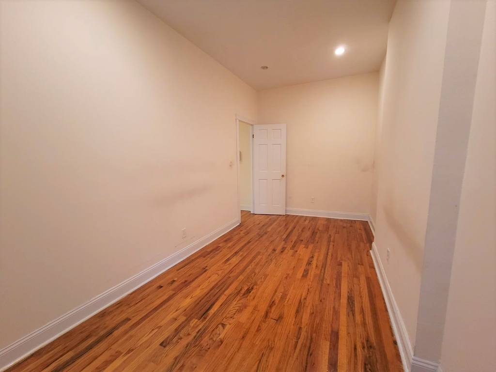 309 E 37th Street - Photo 5