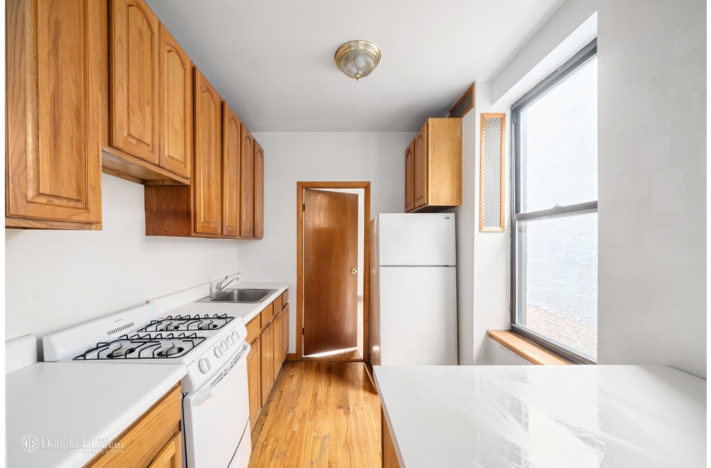 208 East 83rd Street - Photo 3