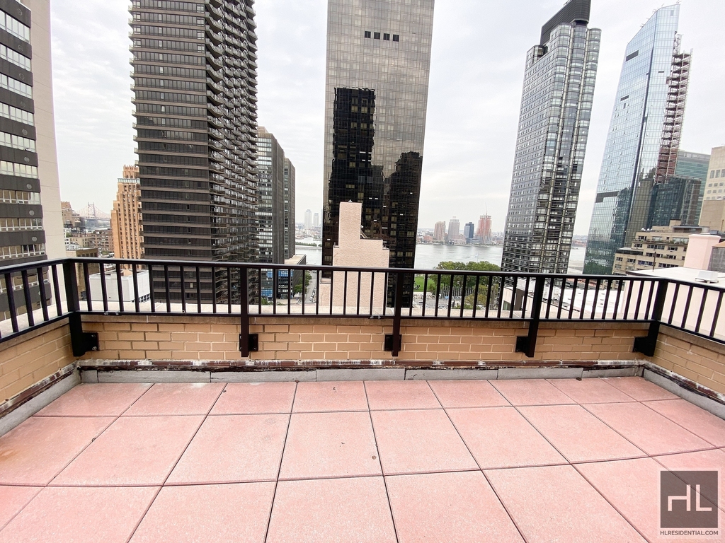 East 47th Street - Photo 2