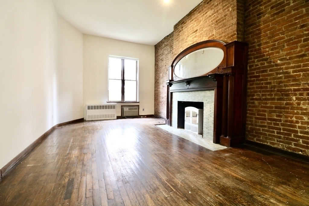 323 West 75th Street - Photo 2