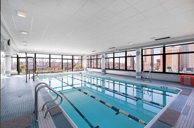 No FEE 3 MOnth Free with indoor Pool In Murray hill  - Photo 2