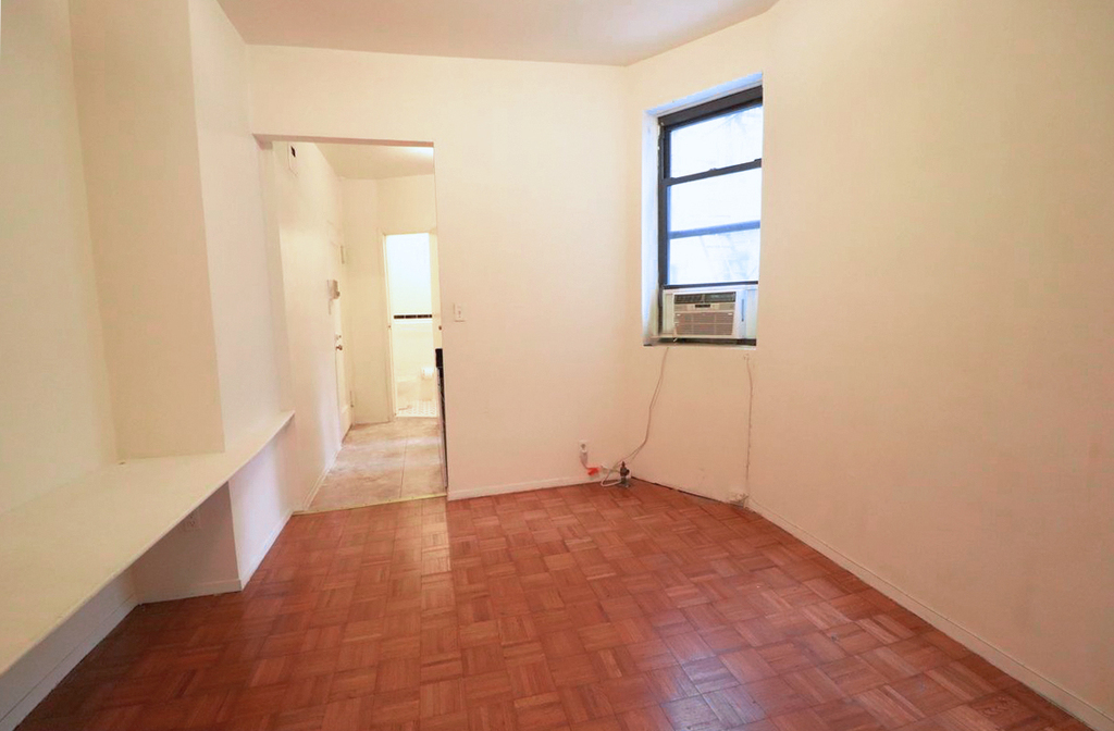 304 West 21st Street - Photo 4