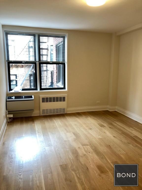 305 West 13th Street - Photo 2