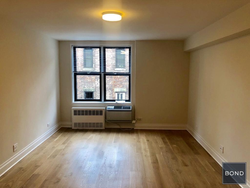 305 West 13th Street - Photo 3