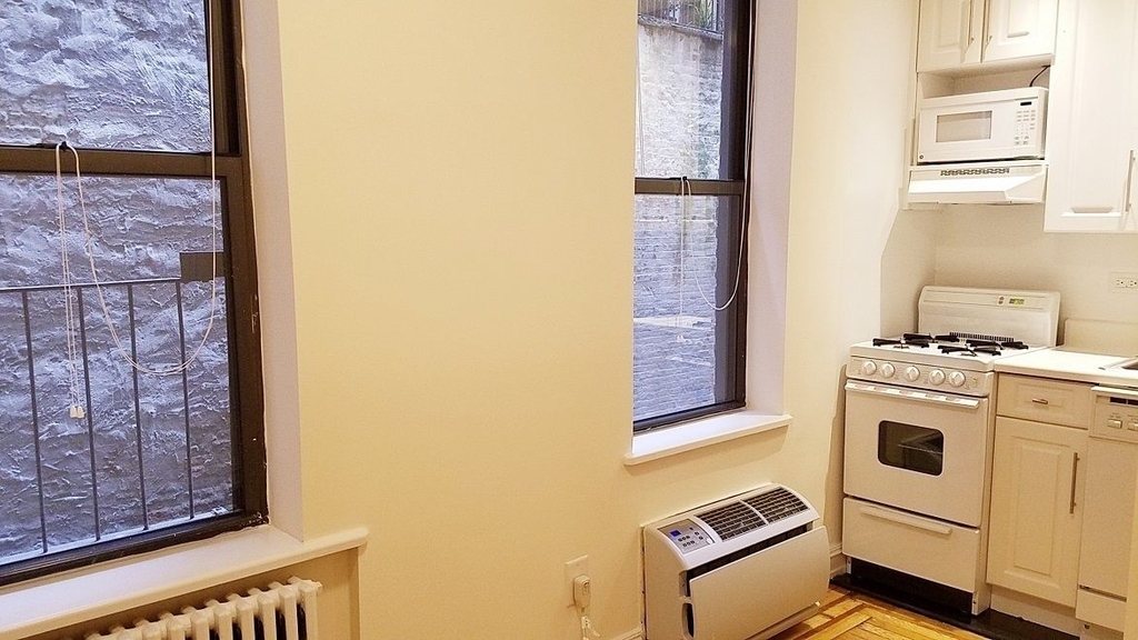 214 East 51st Street #1L - Photo 9