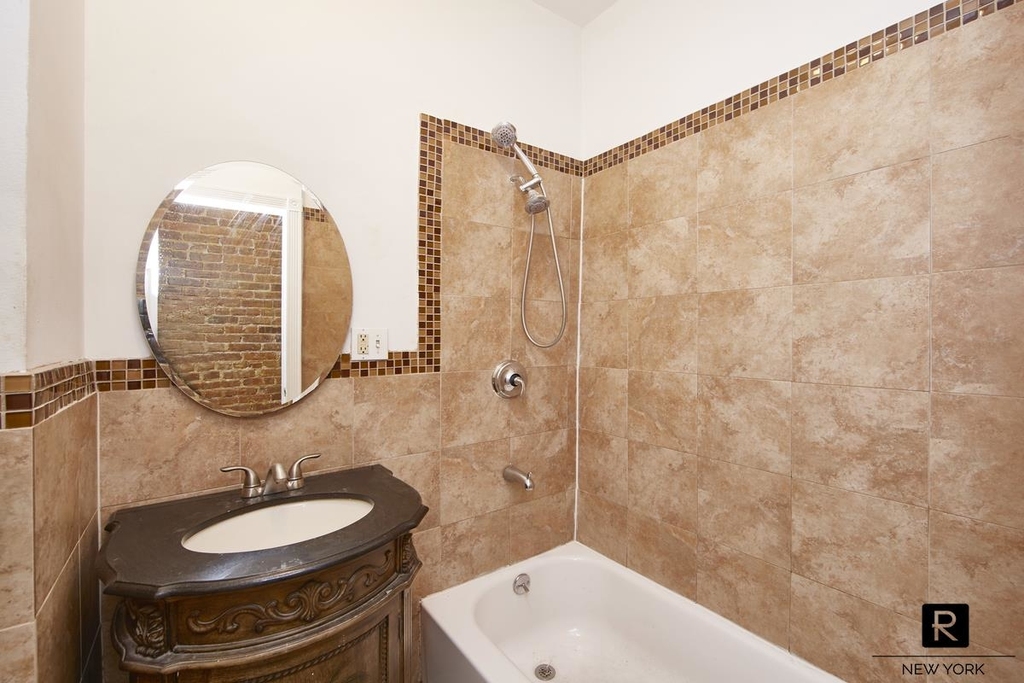 441 West 48th Street - Photo 6