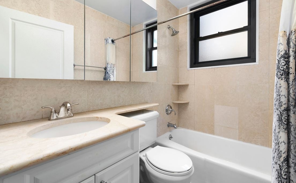 Bright one bedroom with indoor pool @3rd Av&29th  - Photo 5