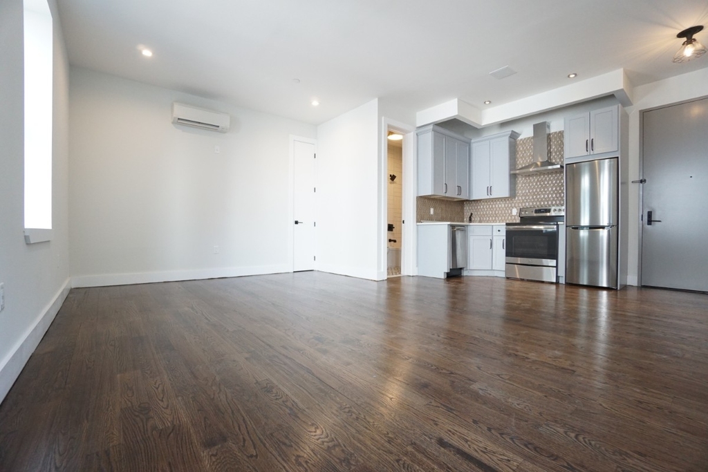 58 Greenpoint Ave - Photo 2