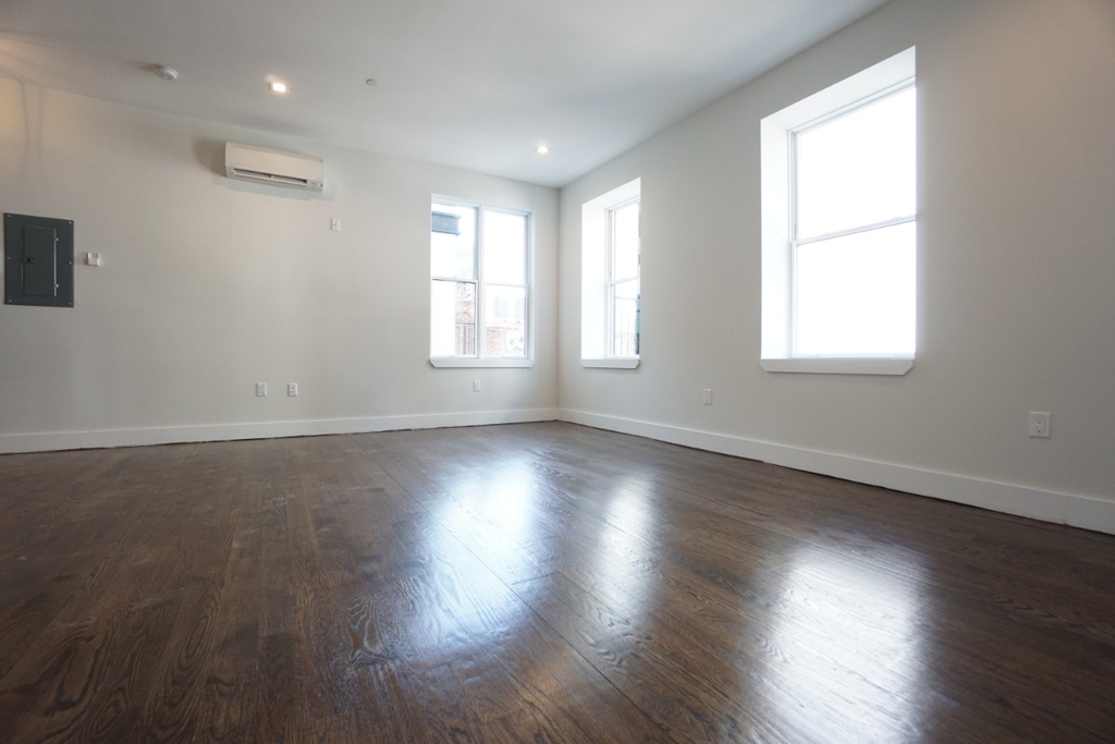 58 Greenpoint Ave - Photo 7