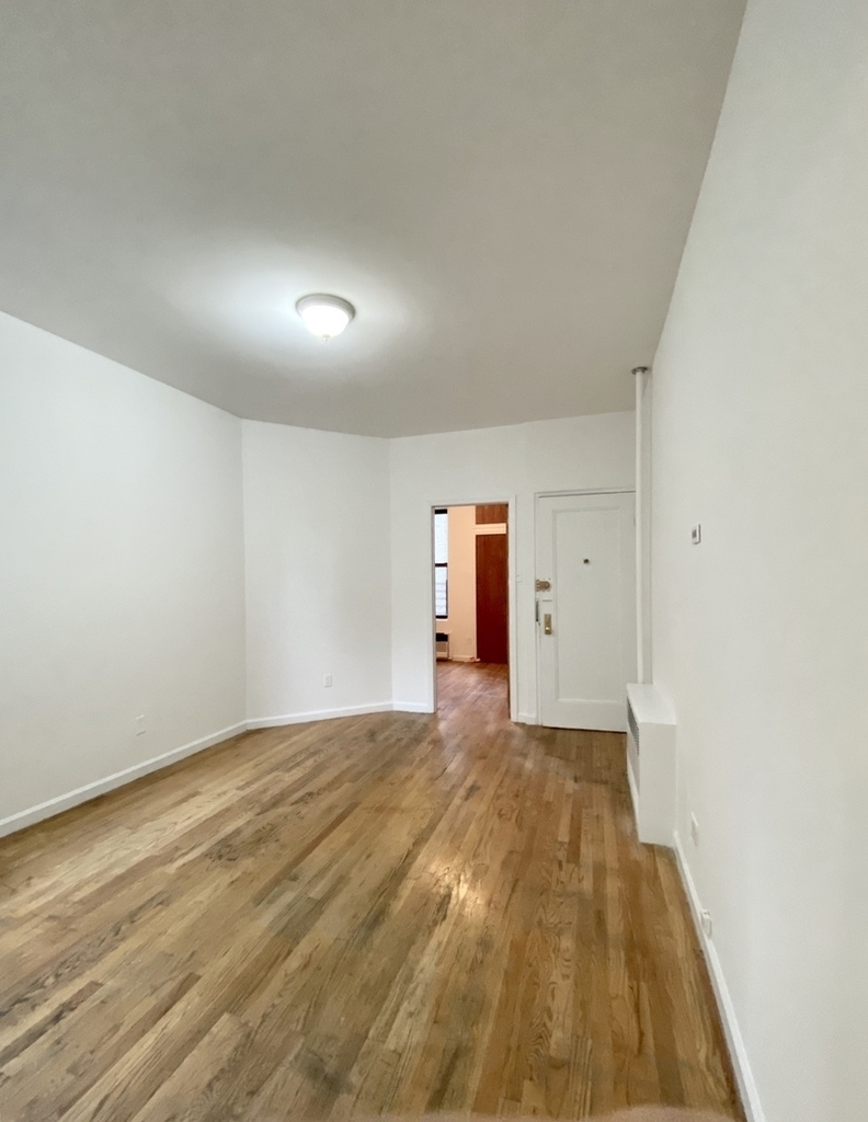 158 East 82nd Street - Photo 7